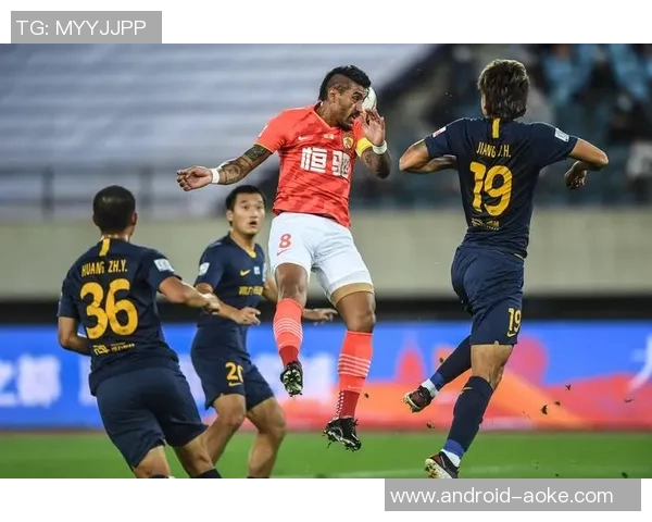 恒大与富力足球对决回顾：历史交锋与未来展望的深度分析